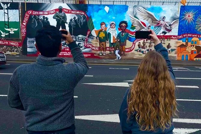 2 Hour Private Belfast Taxi Cab Tour of Troubles & Peace walls - The peace wall, up close