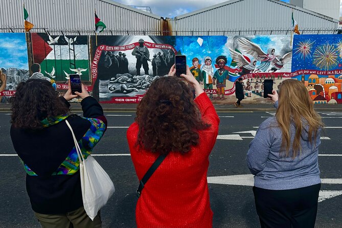 2 Hour Private Belfast Taxi Cab Tour of Troubles & Peace walls - The old jail and Belfast’s prison story