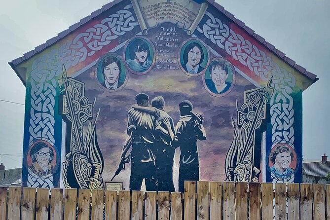 Award Winning Private 2 Hour Belfast Political Black Taxi Tour - A personal guide can change the experience