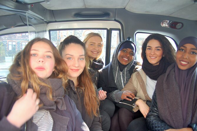 Belfast Black Cab Taxi Private Tour 2hr with Original Guides - Crossing the peace wall in a private cab