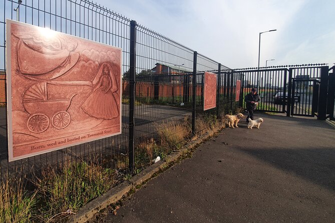 Belfast Cab Tour of Peacewalls, Murals and the Famous Titanic Slips - The Peace Wall and the story of August 1969