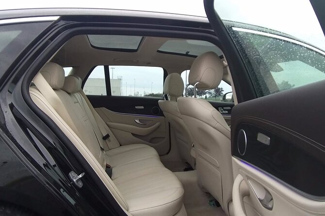 Belfast City Airport (BHD) to Belfast Accommodation - Arrival Private Transfer - A private arrival, not a sightseeing tour