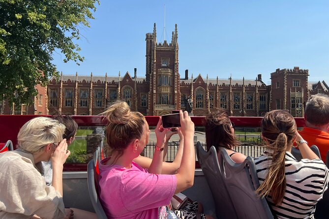 Belfast Hop-on Hop-off Tours - Live guides, recordings, and the human factor