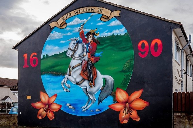 Belfast's Political Mural Taxi Tour - What the private taxi format adds