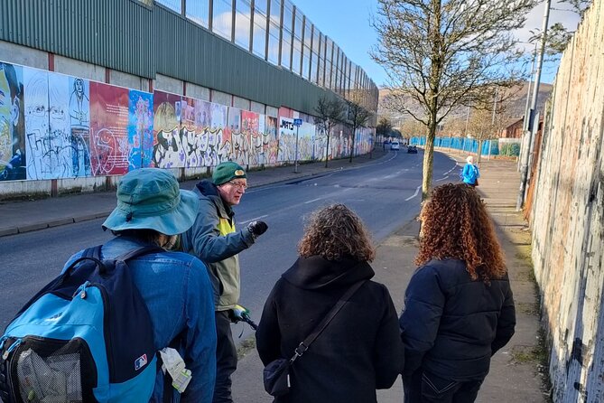 Belfast Troubles Tour: Walls and Bridges - What the guide adds to the experience