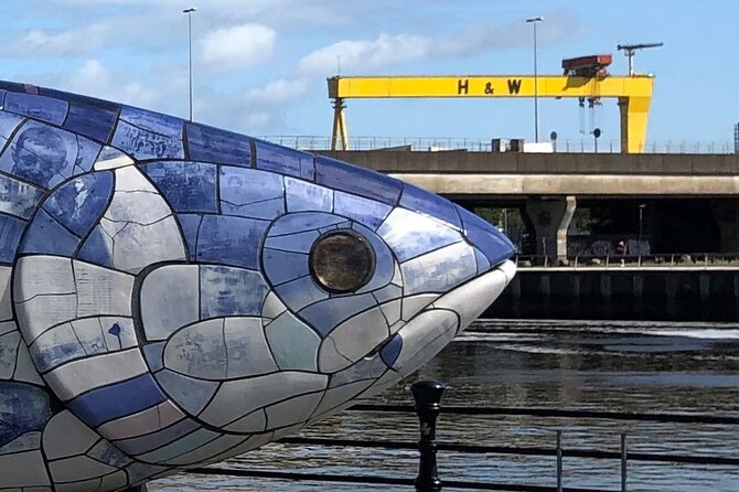 Best of Belfast Walking Tour - The Belfast Entries and their outdoor art gallery