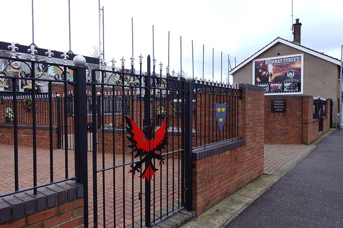Black Taxi Tour and Crumlin Road Gaol tour Combo - How the two parts fit together