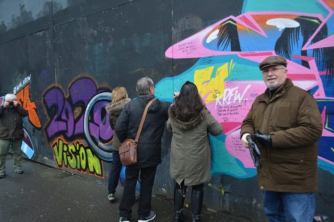 Falls road Murals Walking Tour with former prisoners - What the private group format is worth