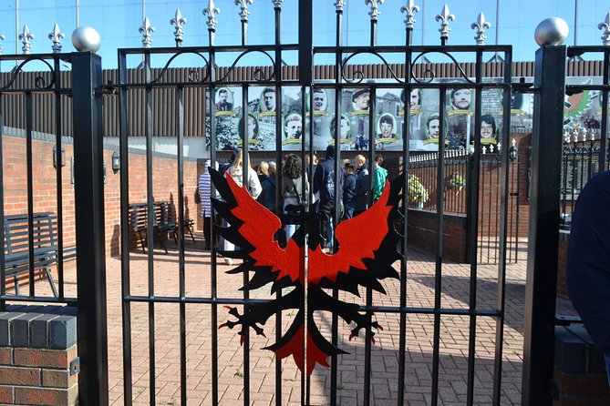 Famous Private Belfast Troubles Taxi Tour Original Drivers 2hr - Shankill Road and the Loyalist Perspective