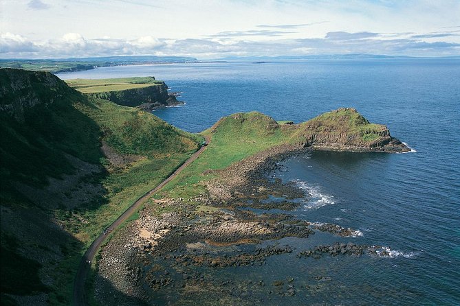 Giant's Causeway and Whisky Distillery tasting tour from Belfast - Four Northern Ireland highlights in one long day