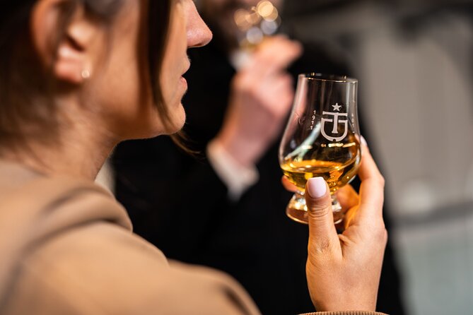 Giant's Causeway and Whisky Distillery tasting tour from Belfast - Who will enjoy this Belfast day trip?
