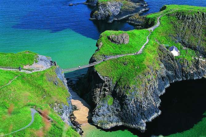 Giant's Causeway Tour including Game of Thrones Sites from Belfast - Bushmills Distillery and the practical lunch question