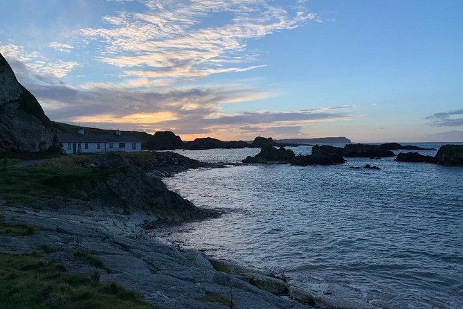 Northern Highlights Full-Day Guided Tour in Northern Ireland - Ballycastle lunch and Kinbane Castle