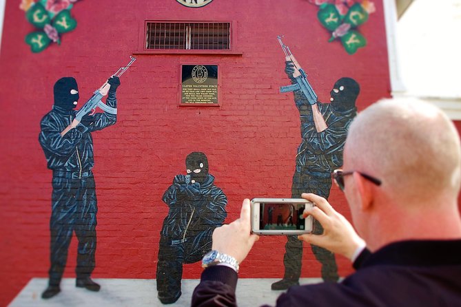 Original Private Belfast Troubles and Peace Cab/Taxi Tour 2 Hours - Starting at Belfast City Hall