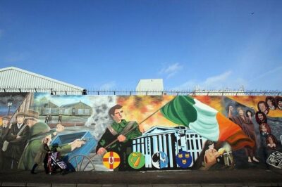 Political Taxi Tour Belfast (1-7 People)