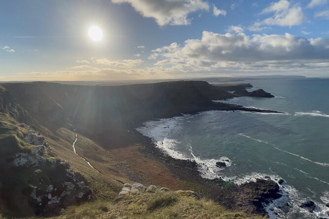 Private Belfast Mural & Giant's Causeway Tour from Belfast (2 in 1) - Bushmills Distillery and the optional whiskey visit