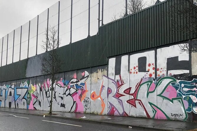 Private Coast Tour in Belfast - Dunluce Castle above the sea