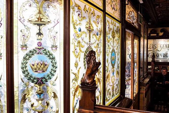 Taste & Tour: Guided Gin Tour in Belfast - Stop three: A gimlet in a historic entry