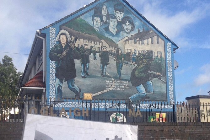 The Troubles and iconic award winning taxi 2hr private cab tour - Crossing into the Shankill Road