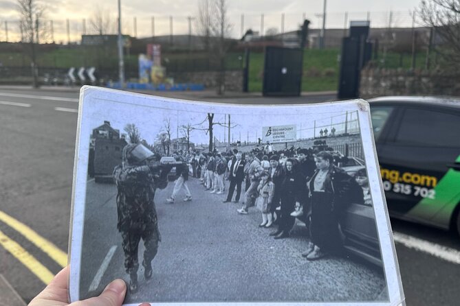 The Troubles and iconic award winning taxi 2hr private cab tour - The peace wall and a divided city